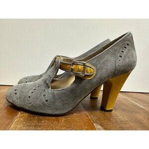RE-MIX Deluxe Vintage Classics women size 8 gray suede/yellow buckle heels